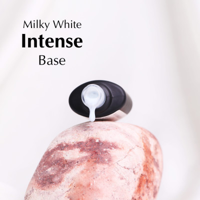 Камуфлююча база для нігтів Komilfo Milky White Intense Base New Formula, 15 мл 