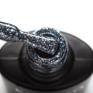 Гель-лак для нігтів Komilfo Liquid Glam Gel LGG010 серебристо-голубий, блискітки, 8 мл